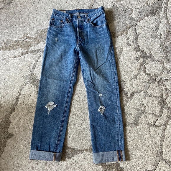 Levi's // Slightly Distressed 501 Jeans // Size 25 - Picture 2 of 12